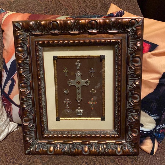 The perfect compliment to your decor a gorgeous cross with golden embellishment